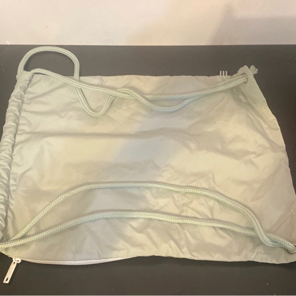 Adidas drawstring bag - Picture 4 of 6